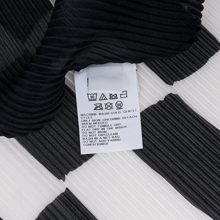 Diamond Pleats Stole