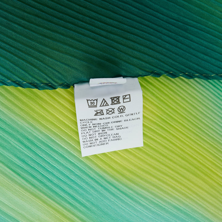 me ISSEY MIYAKE Aurora Pleats Stole – Available at Club 21, Official Retailer in Singapore, Malaysia & Thailand with Global Shipping Online