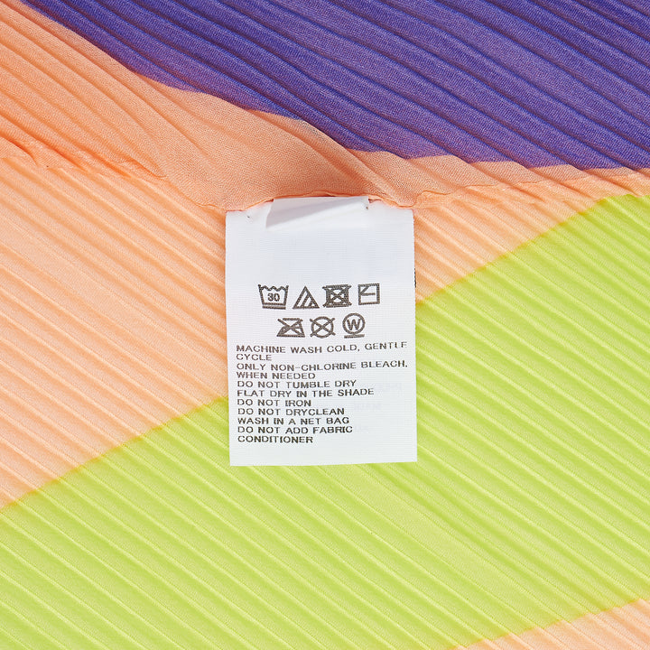 me ISSEY MIYAKE Surprise Box Pleats Stole – Available at Club 21, Official Retailer in Singapore, Malaysia & Thailand with Global Shipping Online