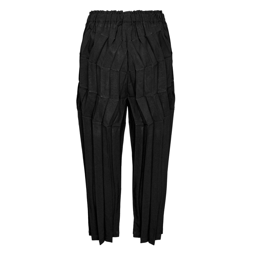 me ISSEY MIYAKE Zig Zag Pleats Pants – Available at Club 21, Official Retailer in Singapore, Malaysia & Thailand with Global Shipping Online