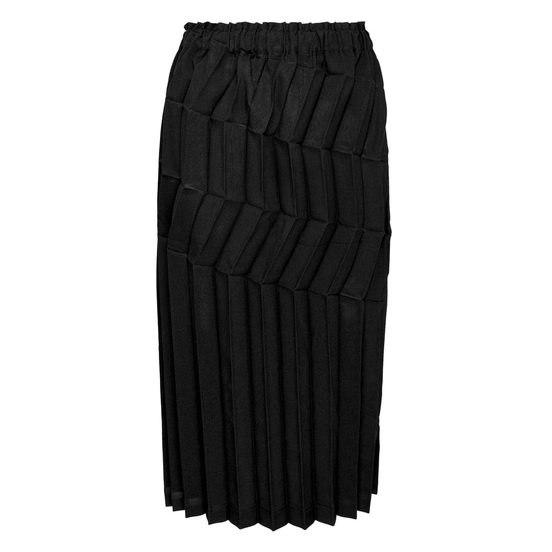 me ISSEY MIYAKE Zig Zag Pleats Skirt – Available at Club 21, Official Retailer in Singapore, Malaysia & Thailand with Global Shipping Online
