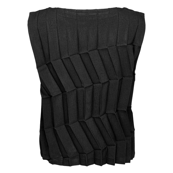 me ISSEY MIYAKE Zig Zag Pleats Tank Top – Available at Club 21, Official Retailer in Singapore, Malaysia & Thailand with Global Shipping Online