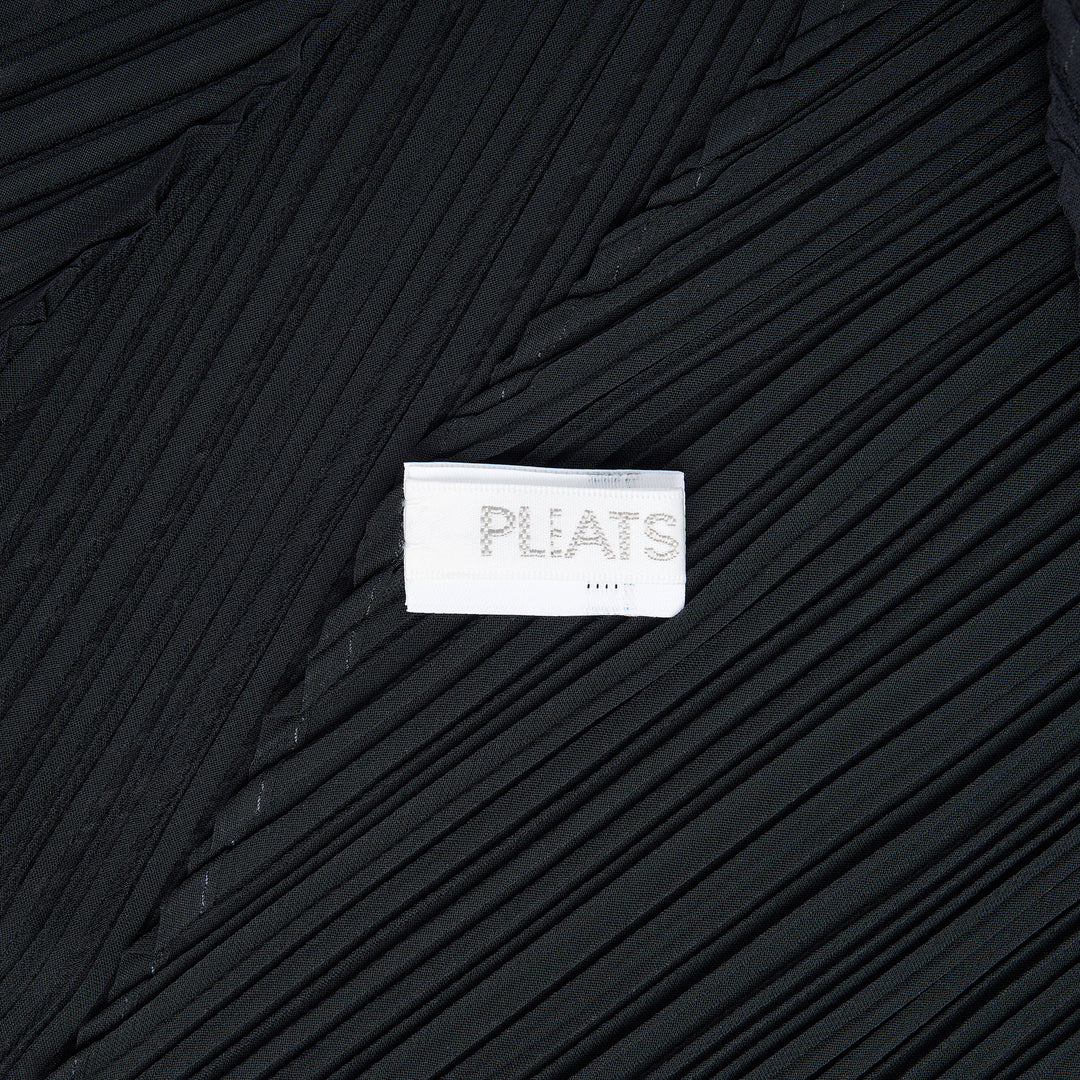 PLEATS PLEASE ISSEY MIYAKE Basic Scarf – Available at Club 21, Official Retailer in Singapore, Malaysia & Thailand with Global Shipping Online