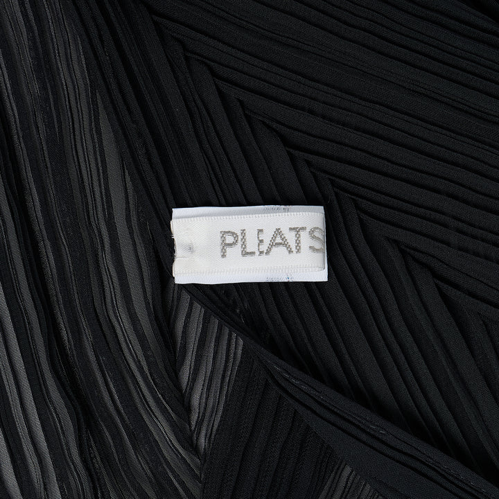 PLEATS PLEASE ISSEY MIYAKE Zigzag Scarf – Available at Club 21, Official Retailer in Singapore, Malaysia & Thailand with Global Shipping Online