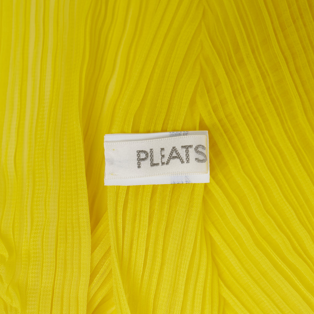 PLEATS PLEASE ISSEY MIYAKE Zigzag Scarf – Available at Club 21, Official Retailer in Singapore, Malaysia & Thailand with Global Shipping Online