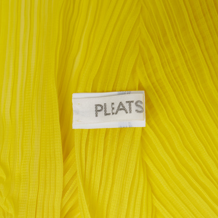 PLEATS PLEASE ISSEY MIYAKE Zigzag Scarf – Available at Club 21, Official Retailer in Singapore, Malaysia & Thailand with Global Shipping Online