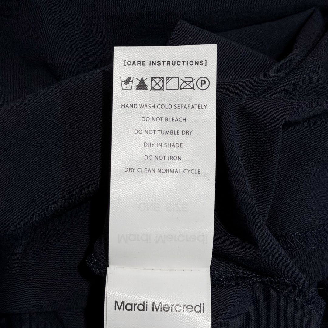 Mardi Mercredi Flower Mardi T-Shirt in navy blue with cream daisy graphic and logo print, crew neck, short sleeves
