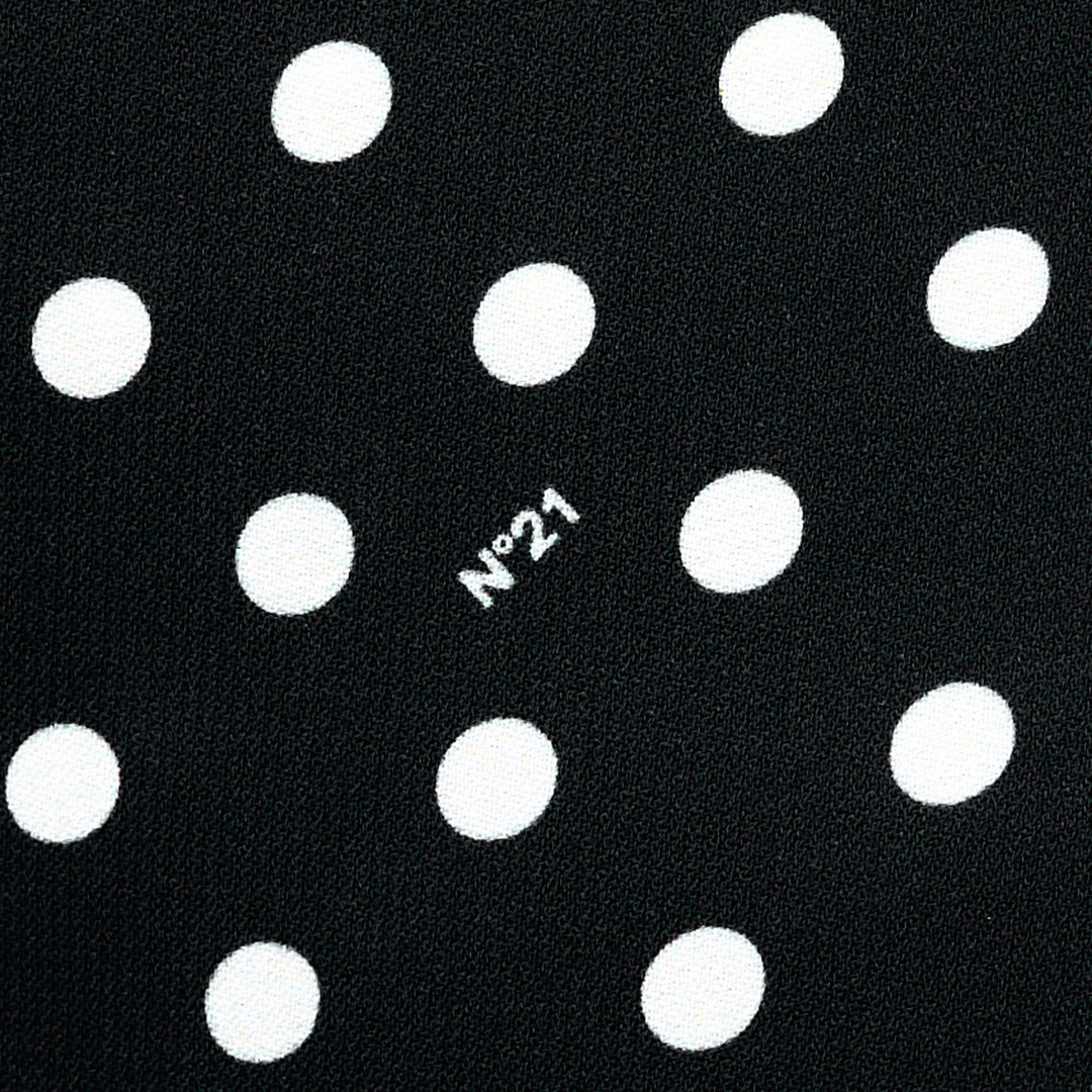 N°21 Scarf – Available at Club 21, Official Retailer in Singapore, Malaysia & Thailand with Global Shipping Online