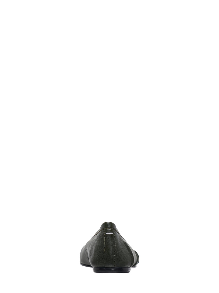 Maison Margiela Tabi ballerina flat in dark green nappa leather with split toe and bow detail, shown in side profile - view 3