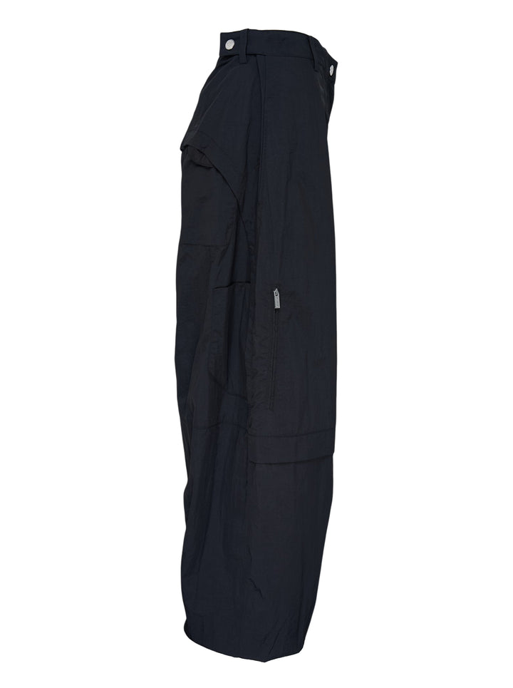 Jacquemus Oval Cargo Pants in navy with a high waist, side zip pockets and rounded balloon legs, shown from the front - view 3