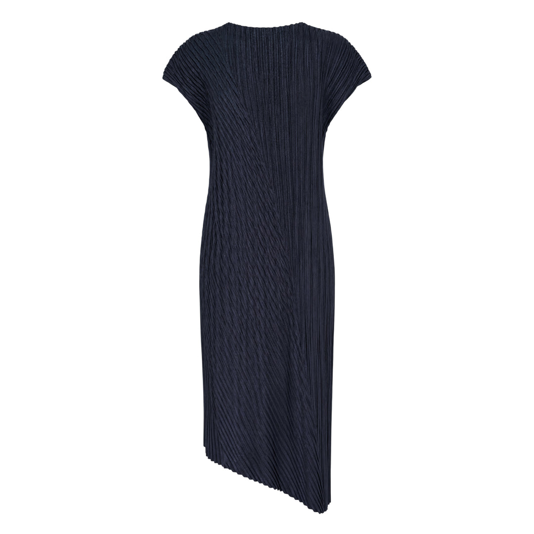 Unfurling Pleats