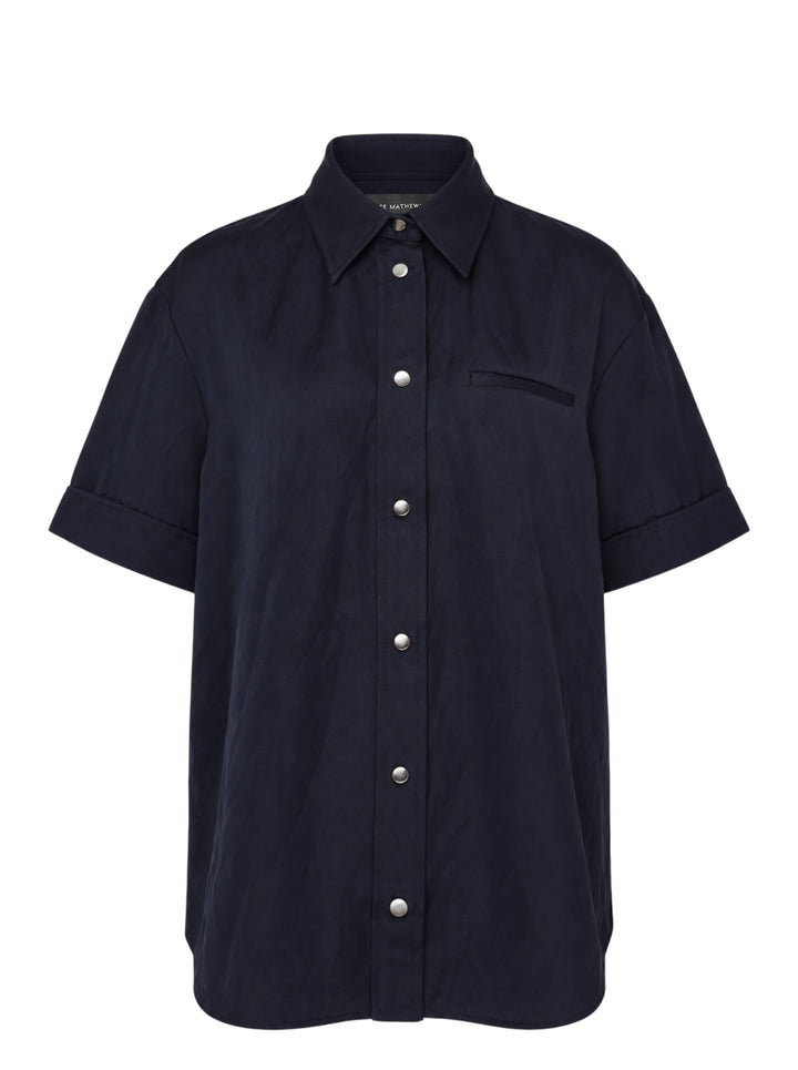 Lee Mathews Powell Short Sleeve Shirt in navy, featuring press-stud closure, turned-back cuffs, pointed collar, and a tonal chest pocket