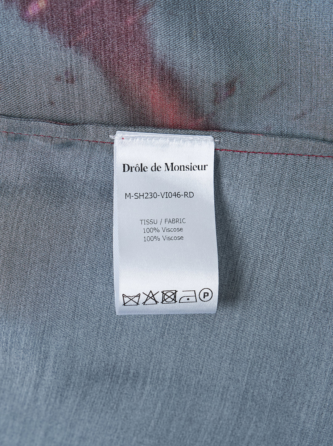 Drôle de Monsieur Notcha short sleeve shirt in a red and black abstract fire print with a camp collar and black buttons - view 3