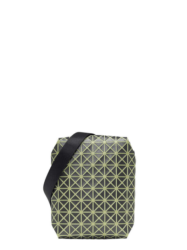 BAO-BAO-ISSEY-MIYAKE-BEETLE-REFLECTOR-Crossbody-Black-1