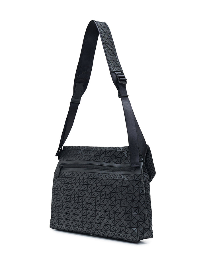 BAO-BAO-ISSEY-MIYAKE-FROGGY-Shoulder-Bag-Black-2