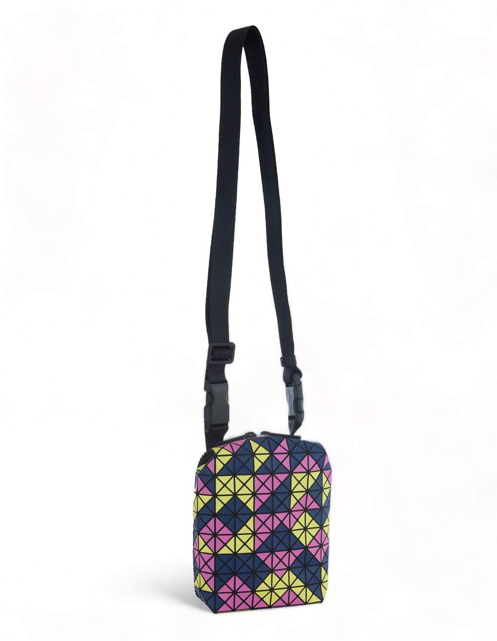 BAO-BAO-ISSEY-MIYAKE-RANDOM-TRIANGLE-BEETLE-Crossbody-Navy-Mix-2