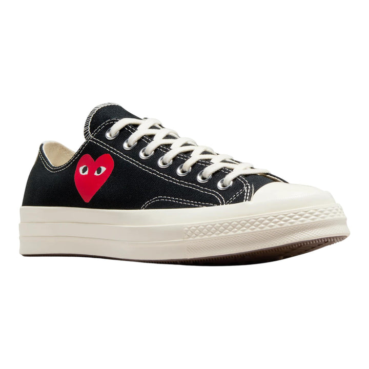 Club21 - COMME des GARCONS PLAY CONVERSE - Small Red Heart Chuck Taylor Low Top - SNEAKERS - Black