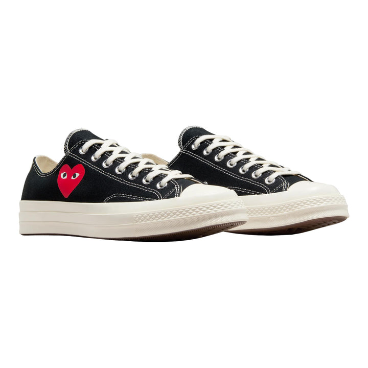 Club21 - COMME des GARCONS PLAY CONVERSE - Small Red Heart Chuck Taylor Low Top - SNEAKERS - Black