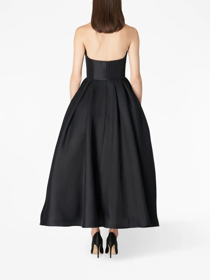 Carolina-Herrera-Strapless-Sweetheart-Neckline-Gown-Black-3