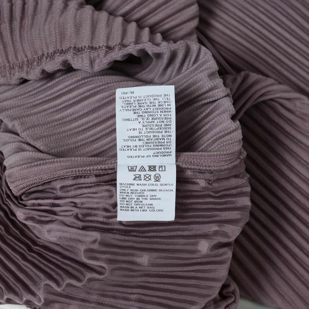 Club21 - HOMME PLISSE ISSEY MIYAKE - Color Pleats Pants - PLEATED SHORTS - Seaside Purple