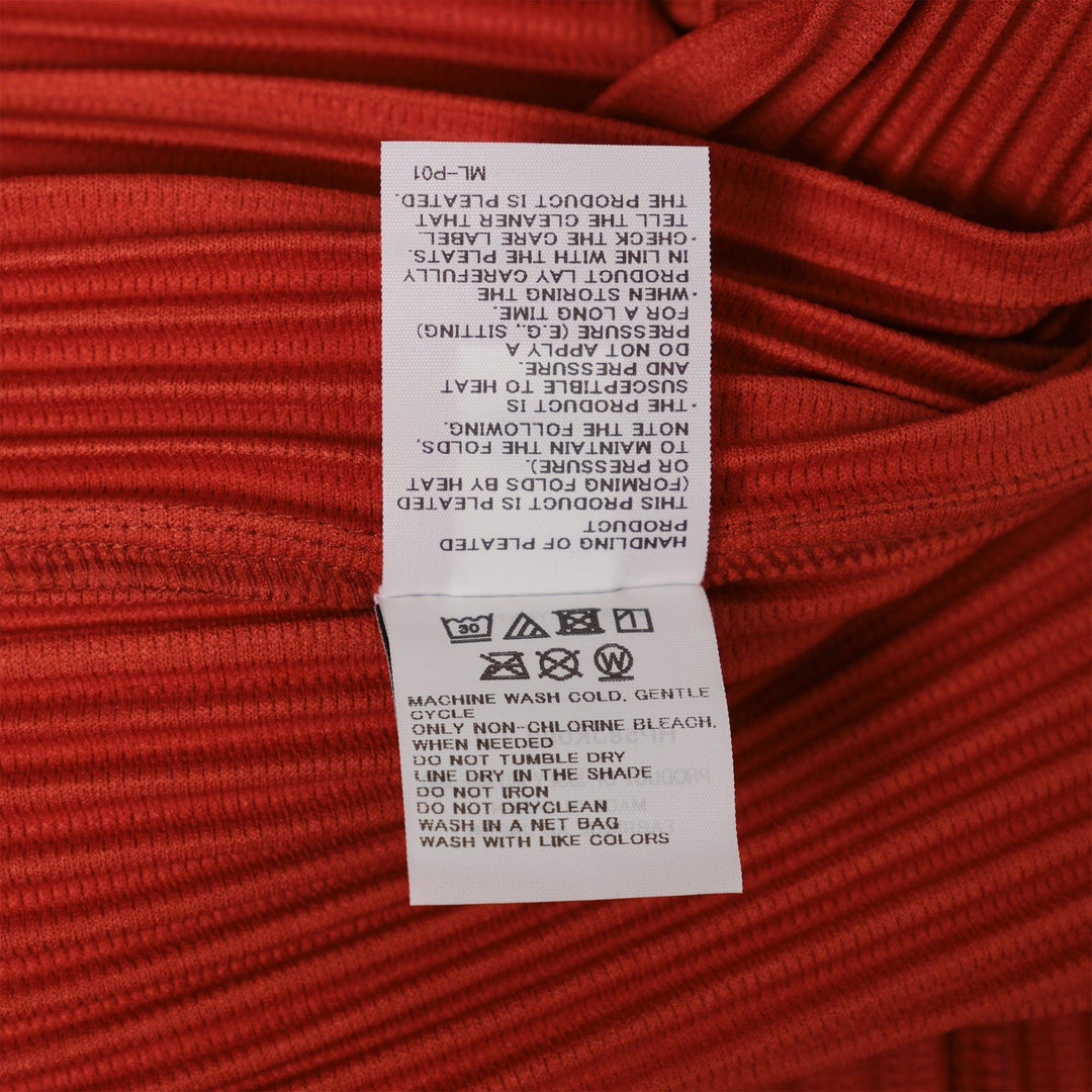 Club21 - HOMME PLISSE ISSEY MIYAKE - Monthly Colors: September T-Shirt - PLEATED TOPS - Jasper Red