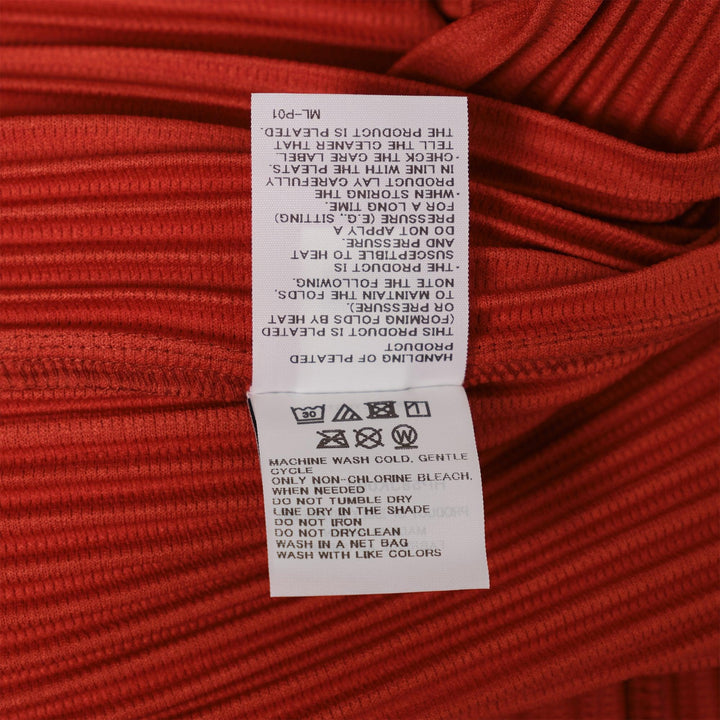 Club21 - HOMME PLISSE ISSEY MIYAKE - Monthly Colors: September T-Shirt - PLEATED TOPS - Jasper Red