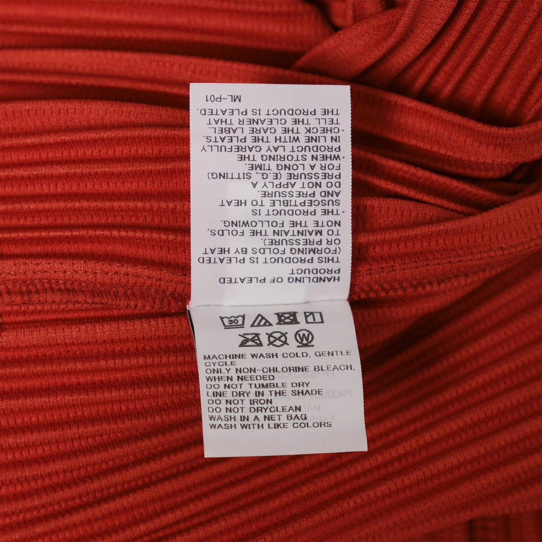 Club21 - HOMME PLISSE ISSEY MIYAKE - Monthly Colors: September T-Shirt - PLEATED TOPS - Jasper Red