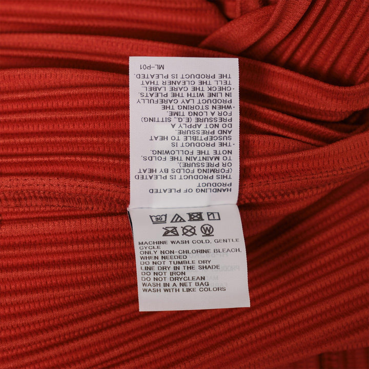 Club21 - HOMME PLISSE ISSEY MIYAKE - Monthly Colors: September T-Shirt - PLEATED TOPS - Jasper Red