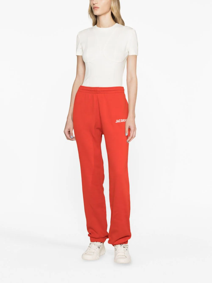 JACQUEMUS-Le-Jogging-Red-2