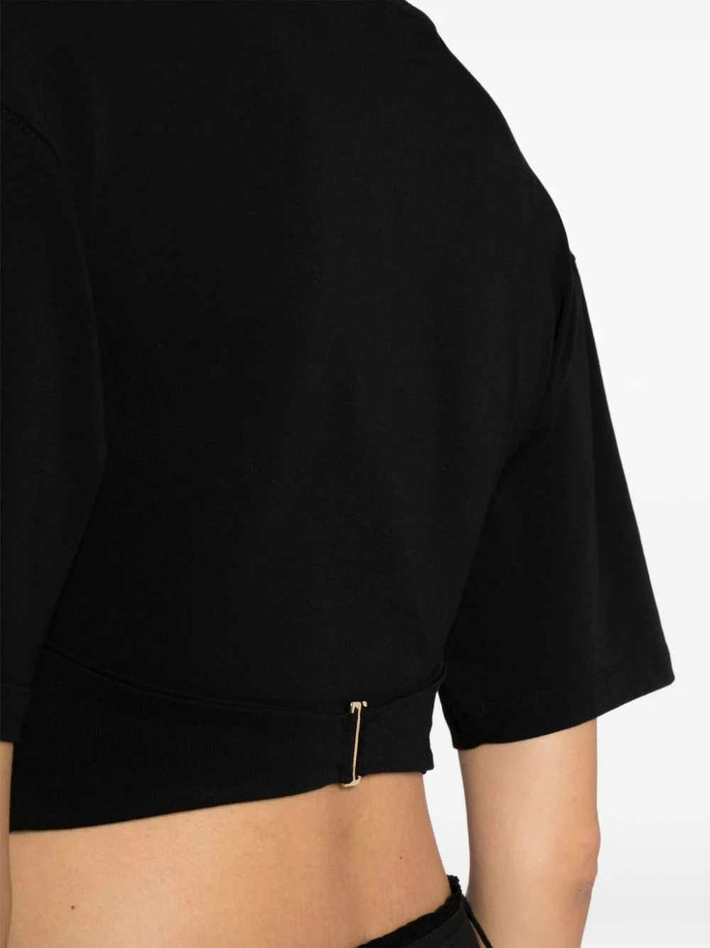 JACQUEMUS-Le-Tshirt-Caraco-Black-5