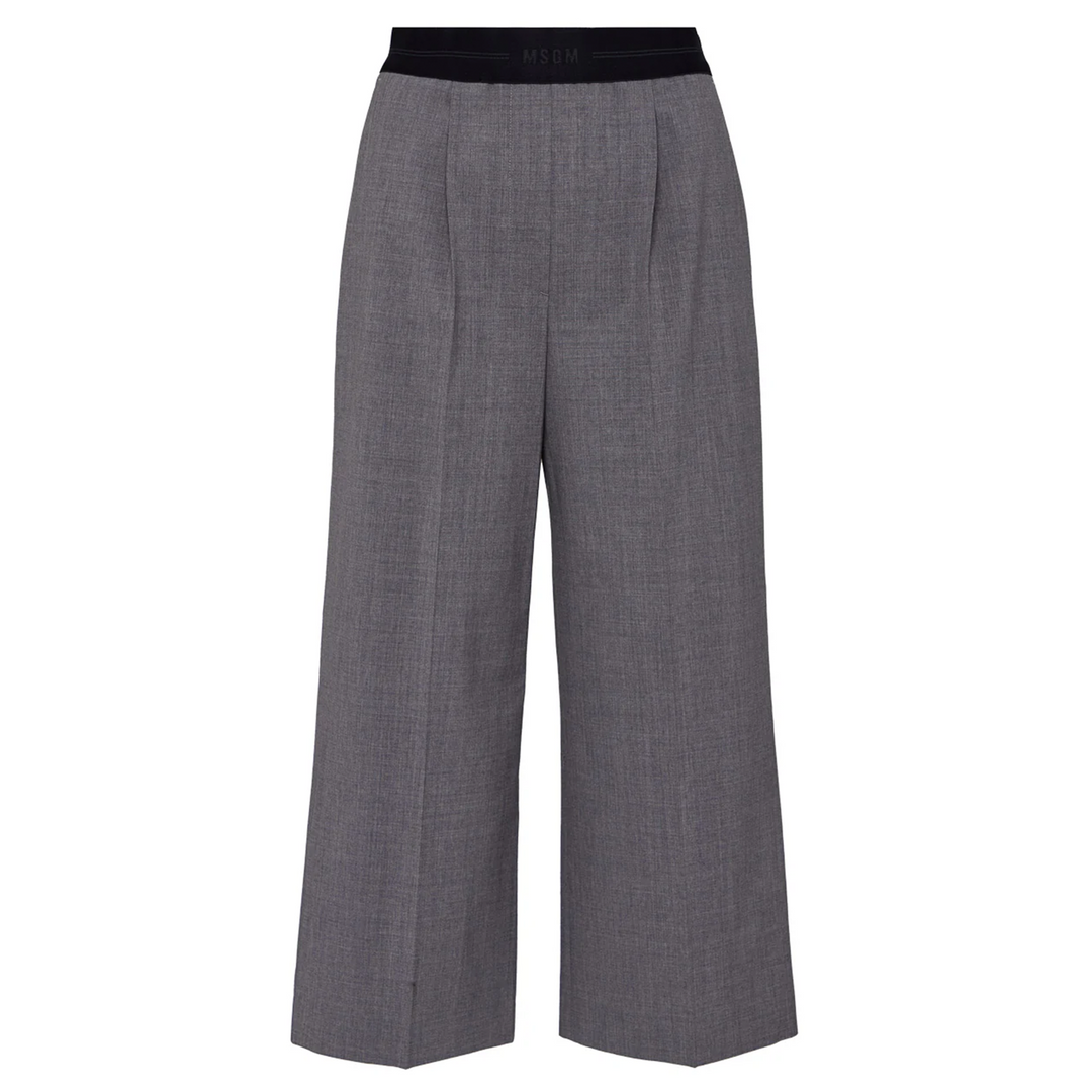 سروال قصير بحزام أسود