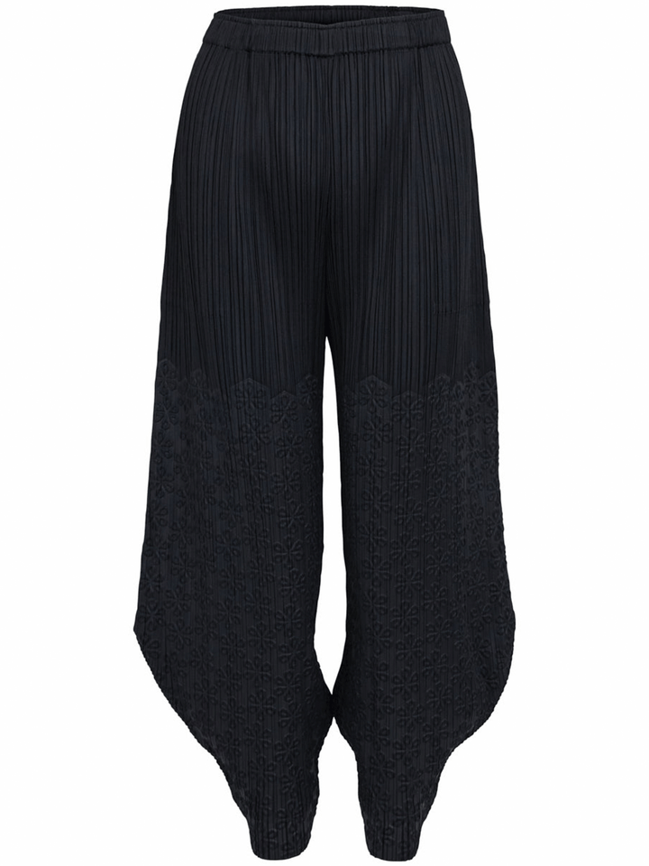 PLEATS-PLEASE-ISSEY-MIYAKE-SNOWDROP-Pants-Black-1