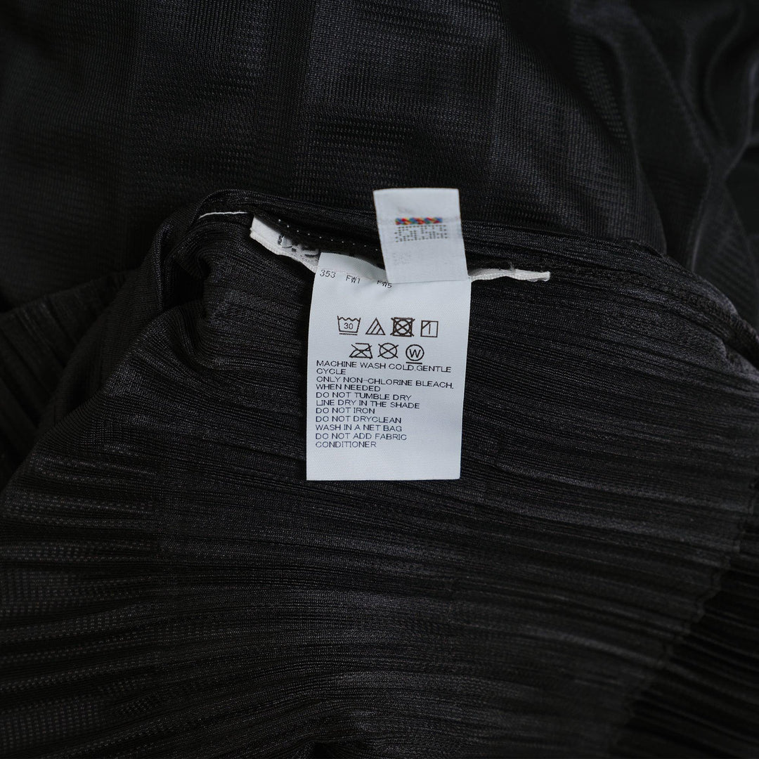 Club21 - PLEATS PLEASE ISSEY MIYAKE - Fluffy Basics Jumpsuit - PLEATED JUMPSUITS - Black