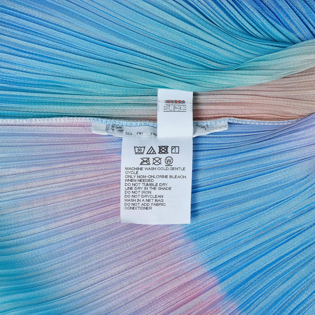 Club21 - PLEATS PLEASE ISSEY MIYAKE - Groove Cardigan - PLEATED CARDIGANS - Blue