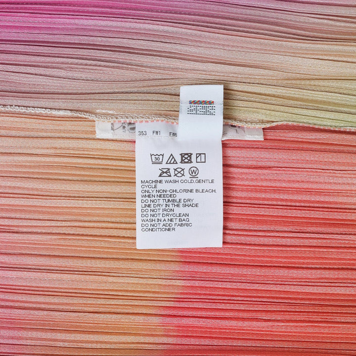 Club21 - PLEATS PLEASE ISSEY MIYAKE - Groove Cardigan - PLEATED CARDIGANS - Bright Pink