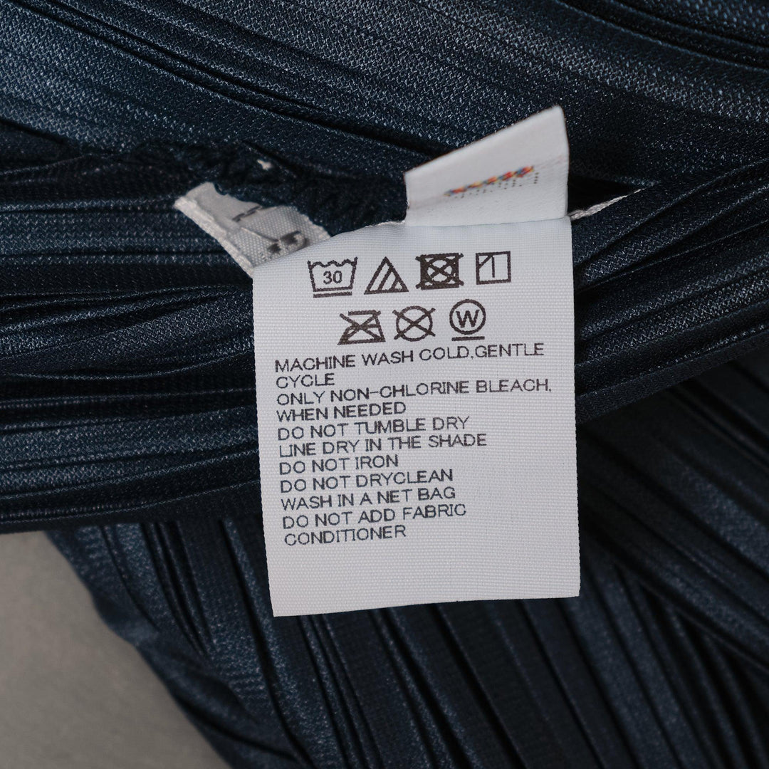 Club21 - PLEATS PLEASE ISSEY MIYAKE - Mellow Pleats Shirt - PLEATED TOPS - Navy