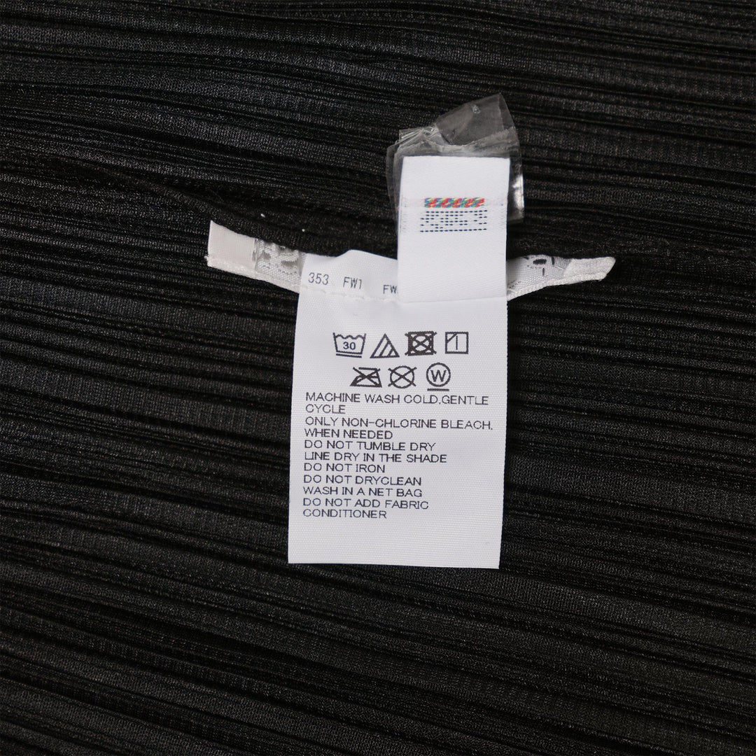Club21 - PLEATS PLEASE ISSEY MIYAKE - Monthly Colors: September Round Neck Shirt - PLEATED TOPS - Black