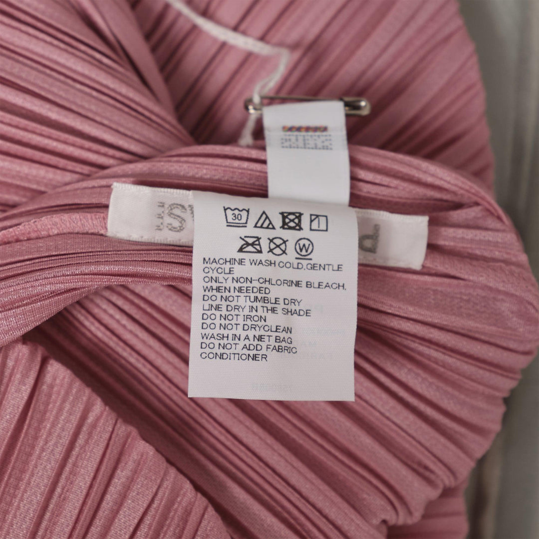 Club21 - PLEATS PLEASE ISSEY MIYAKE - Monthly Colors: September Round Neck Shirt - PLEATED TOPS - Rose Pink