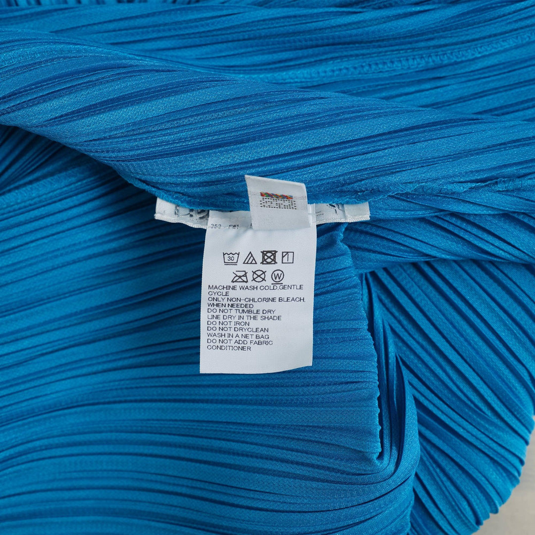 Club21 - PLEATS PLEASE ISSEY MIYAKE - Monthly Colors : September Shirt - PLEATED TOPS - Bright Blue