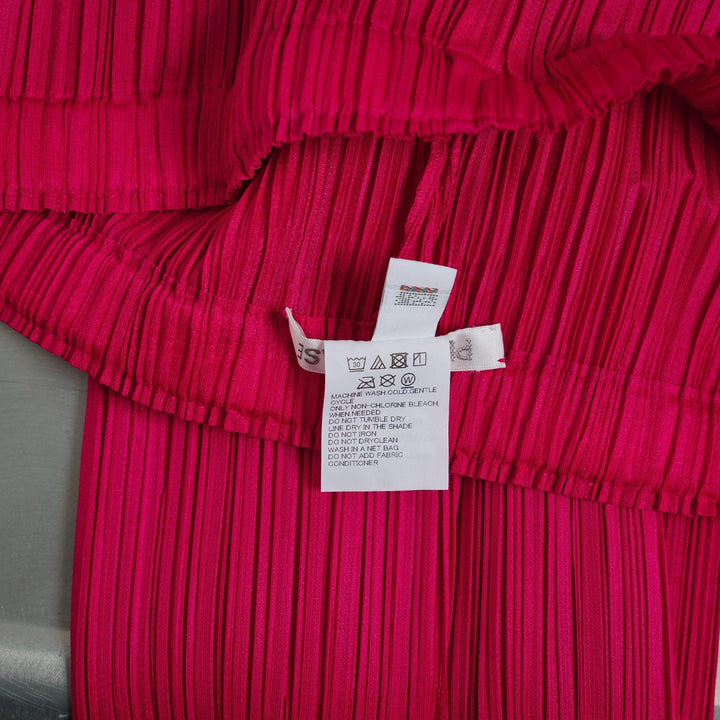 Club21 - PLEATS PLEASE ISSEY MIYAKE - New Colorful Basics 4 Cardigan - PLEATED CARDIGANS - Carmine