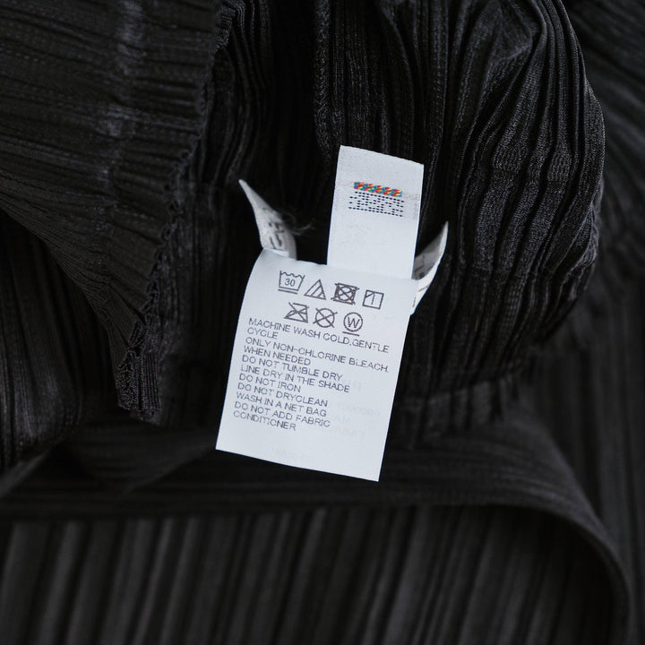 Club21 - PLEATS PLEASE ISSEY MIYAKE - Thicker Bottoms 2 Wide Pants - PLEATED PANTS - Black
