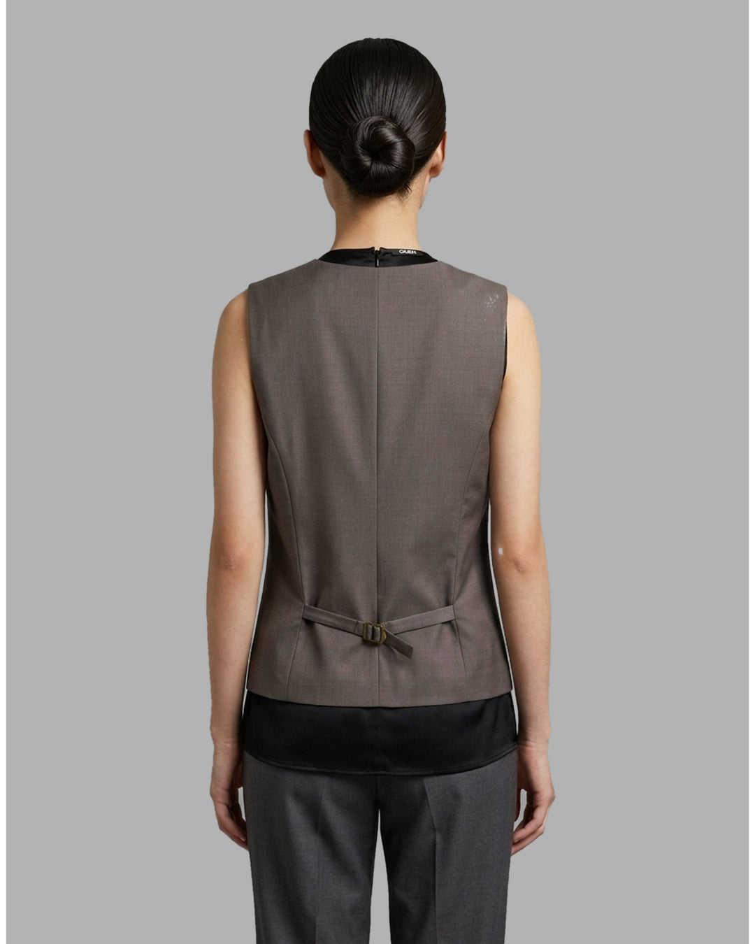 Cream tailored wool-blend vest with V-neckline, five tortoiseshell-effect buttons and two flap pockets - back