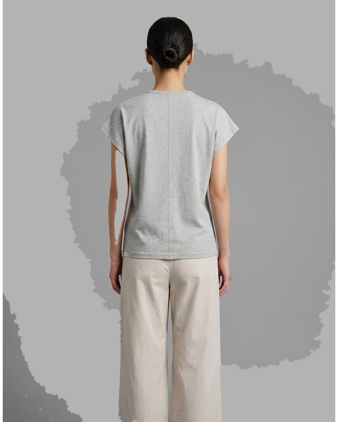 Red cotton spandex jersey V-neck top with extended short sleeves and Club21 label at the back neck - back