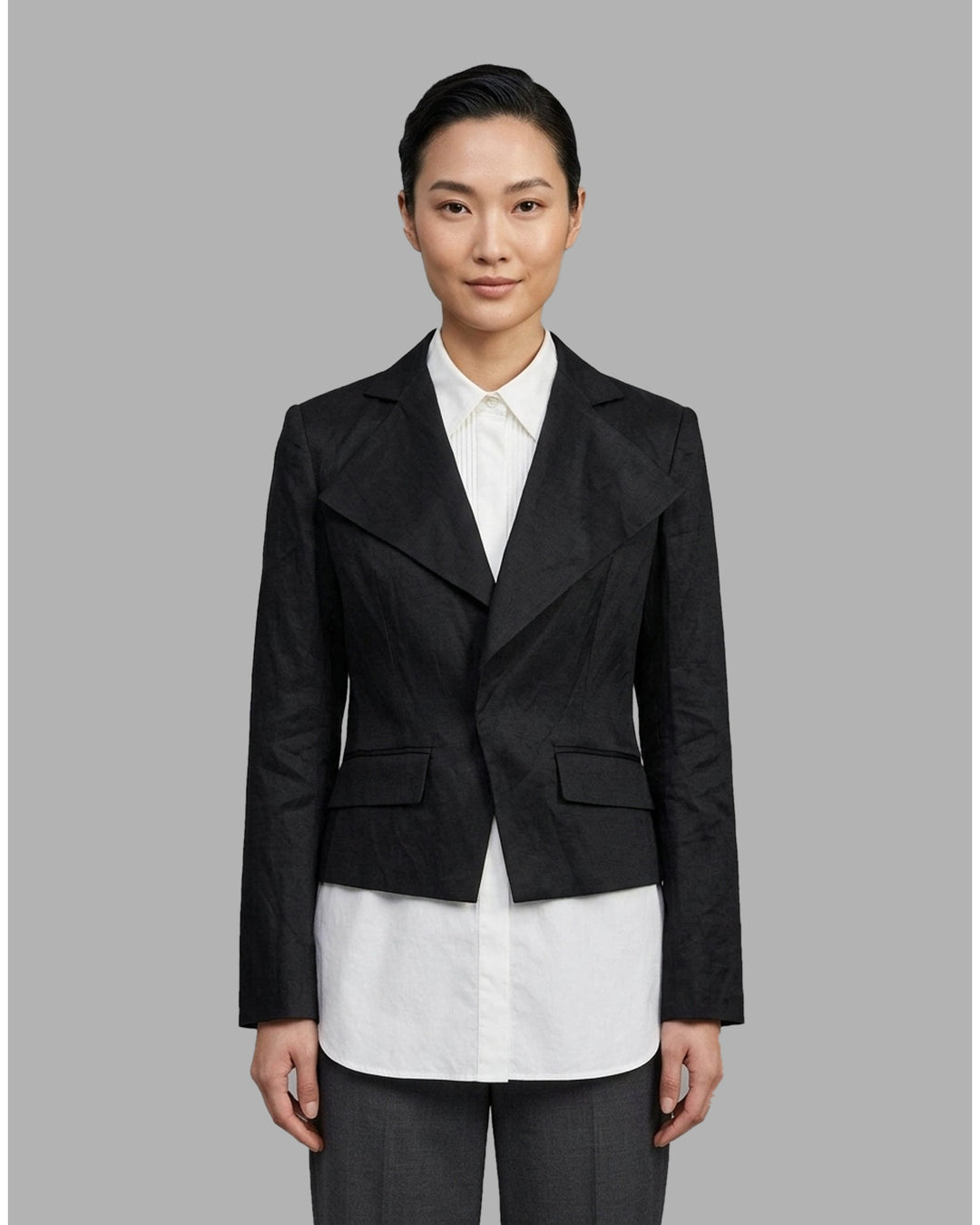 Black cropped blazer with wide notched lapels, flap pockets and a crinkled finish from Club21 Collection - front