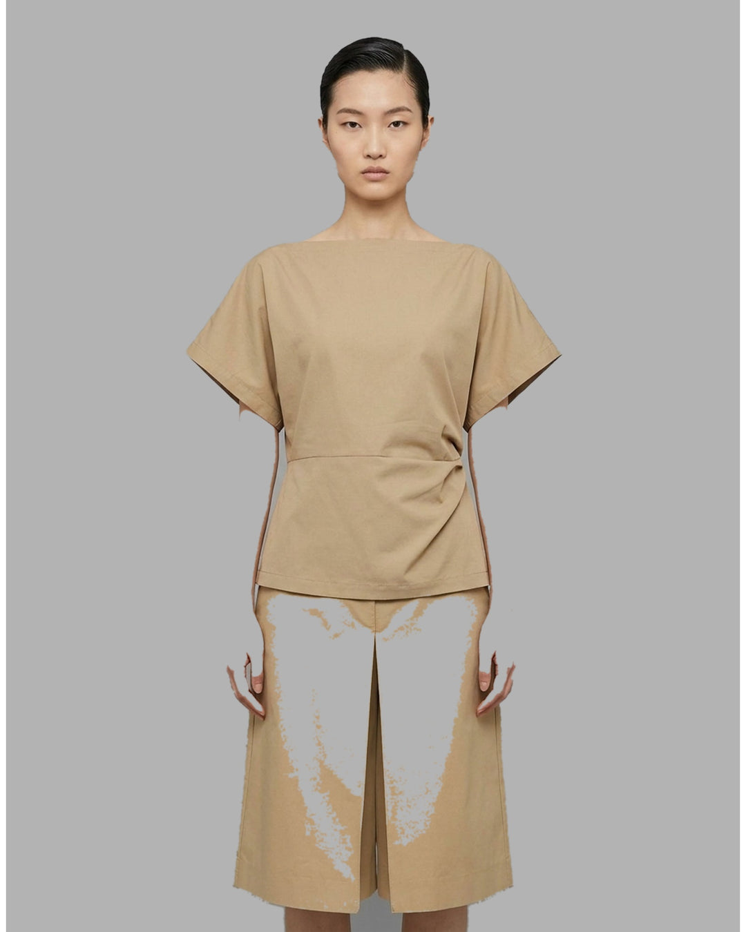Black boat-neck short-sleeve top in light stretch rayon linen with kimono sleeves and gathered waist detail - front