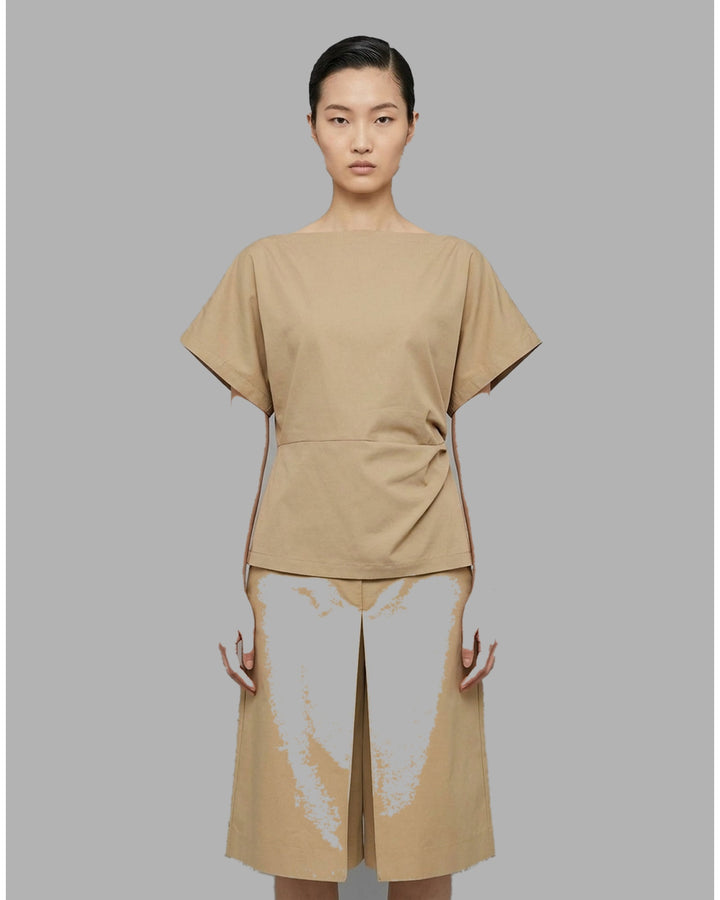 Black boat-neck short-sleeve top in light stretch rayon linen with kimono sleeves and gathered waist detail - front