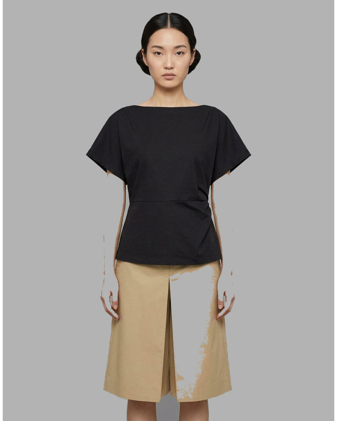 Black boat-neck short-sleeve top in light stretch rayon linen with kimono sleeves and gathered waist detail - front