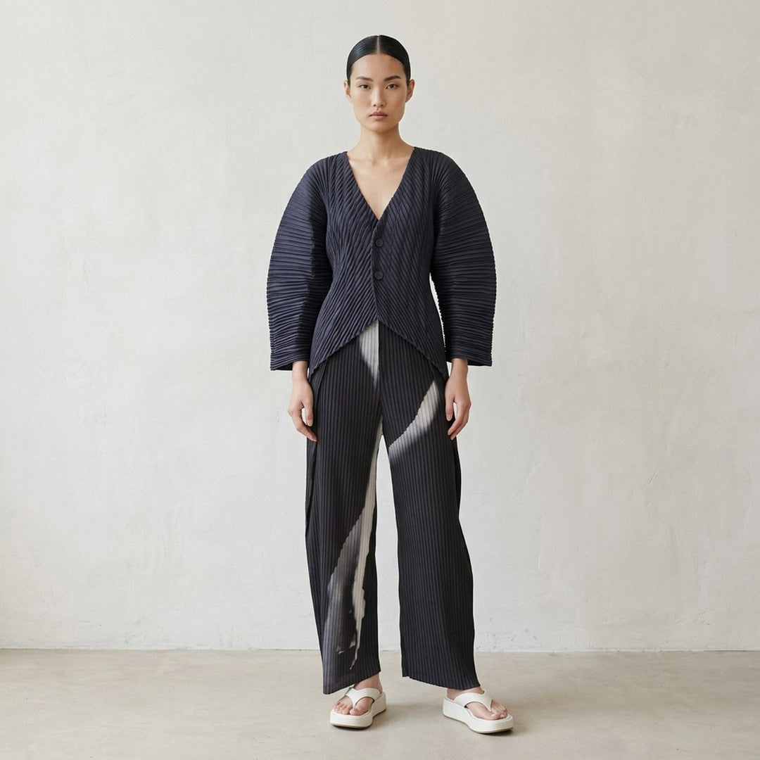 Hands Of Lover Pleats | Issey Miyake | Club21 - lifestyle