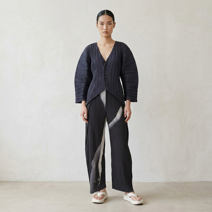 Hands Of Lover Pleats | Issey Miyake | Club21 - lifestyle