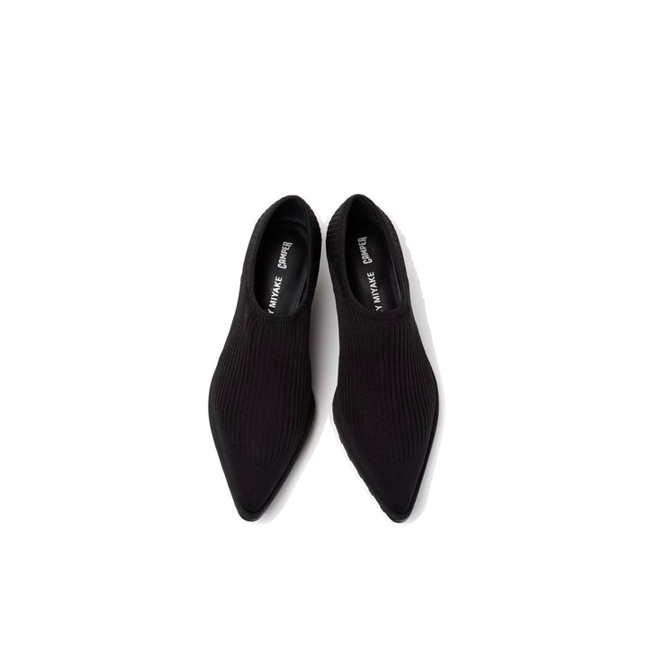 Anna Knit Slip-On Shoes | Issey Miyake x Camper | Club21 - packshot
